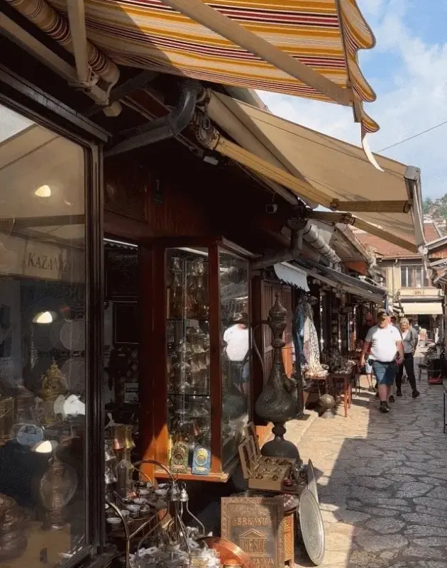 Baščaršija ljeti: Zanati koji nestaju, ali ove ruke još rade