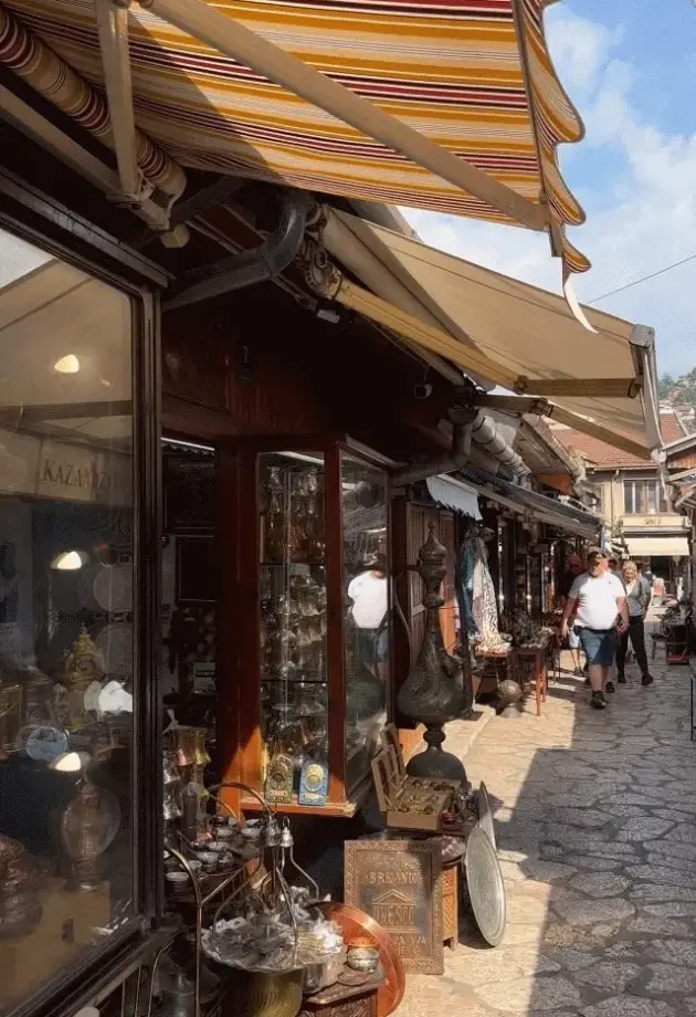 Baščaršija ljeti: Zanati koji nestaju, ali ove ruke još rade