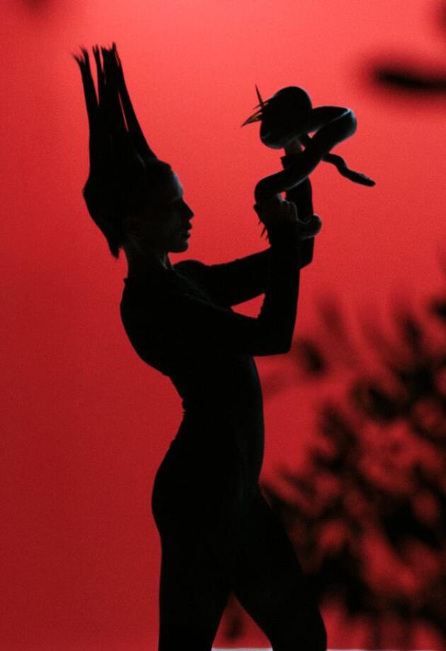 Nova pjesma Mache Ravel je stigla za Halloween, a priča iza nje je još zanimljivija