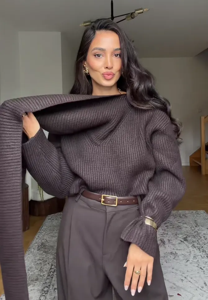 Ušli smo u H&M “samo da pogledamo”, a izašli zaljubljeni u čokoladni džemper sa šalom