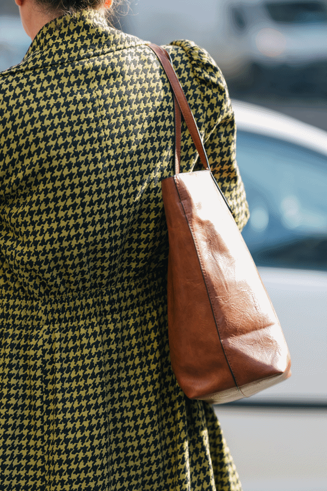 Titova ulica kroz detalj koji je zaokružio zimski stil prolaznika Sarajeva