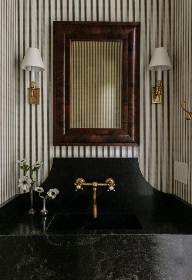 Ogledala za mala kupatila koja vizualno udvostručuju prostor, pritom i izgledaju chic