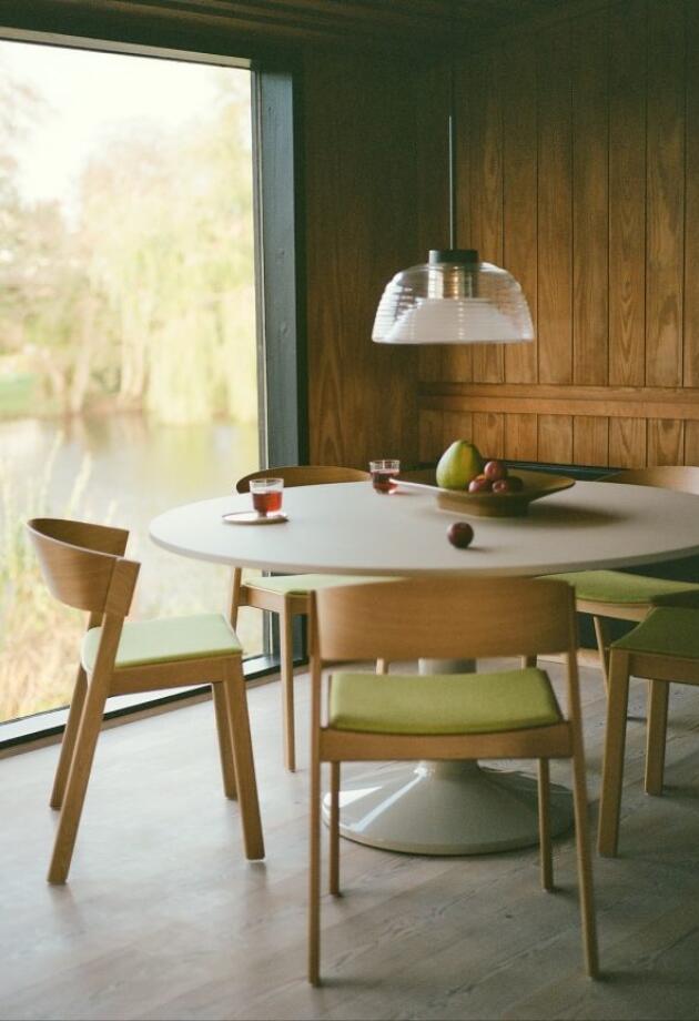 Dolaze u više boja: Skandinavski dizajn stolica smo pronašli u Banja Luci za vašu trpezariju