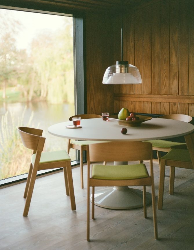 Dolaze u više boja: Skandinavski dizajn stolica smo pronašli u Banja Luci za vašu trpezariju