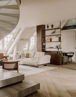 Polica za knjige iz JYSK-a s kliznim vratima kao mali korak ka ozbiljnoj kućnoj biblioteci