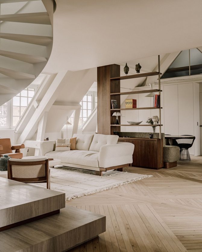 Polica za knjige iz JYSK-a s kliznim vratima kao mali korak ka ozbiljnoj kućnoj biblioteci