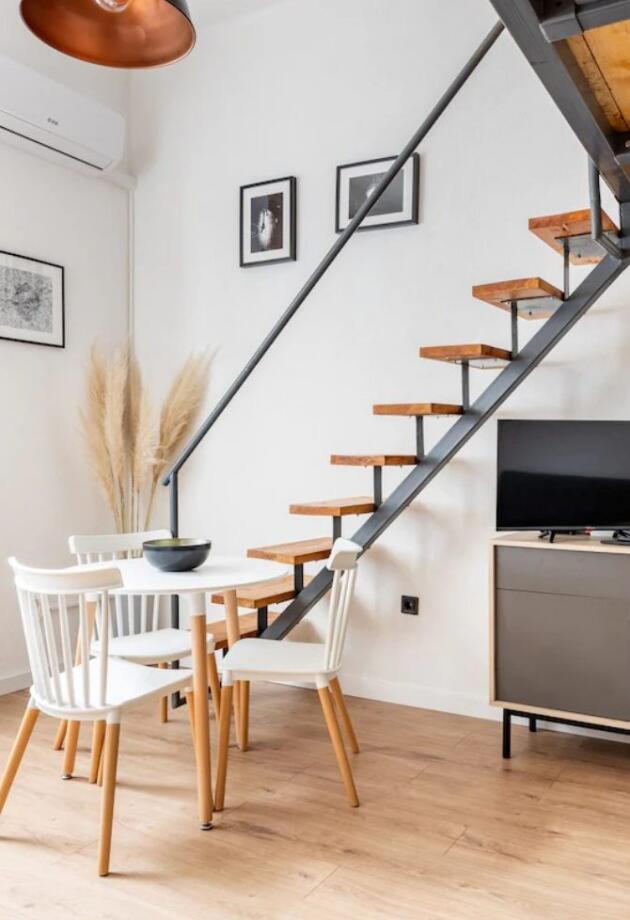 Stan u potkrovlju u Mostaru: Mali kvadrati, veliki potencijal uz mezzanin