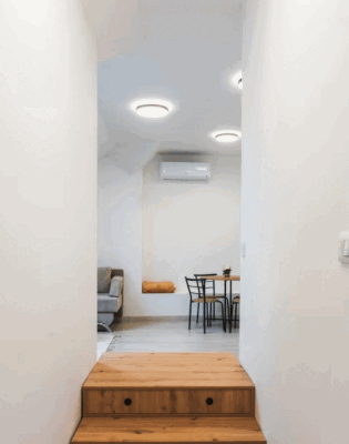 Marijin Dvor krije mali stan pod krovom pretvoren u svijetao, smiren interijer