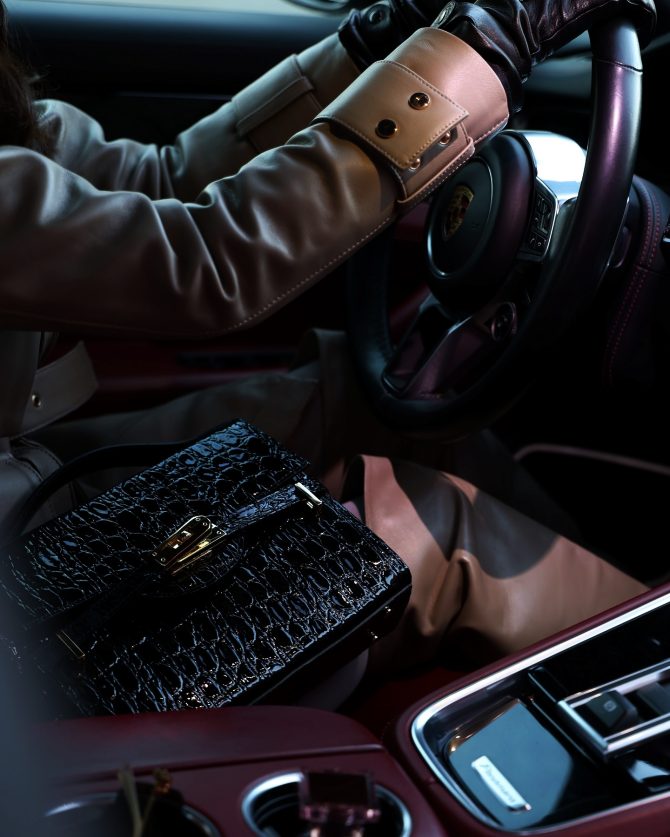 Dva modela ručno rađenih kožnih torbi koja biramo bh. brenda iz Banja Luke