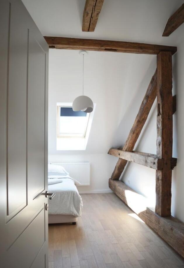 Pronašli smo stan kod Tržnice sa dizajn odlukom u spavaćoj koju nismo očekivali, ali nam se sviđa