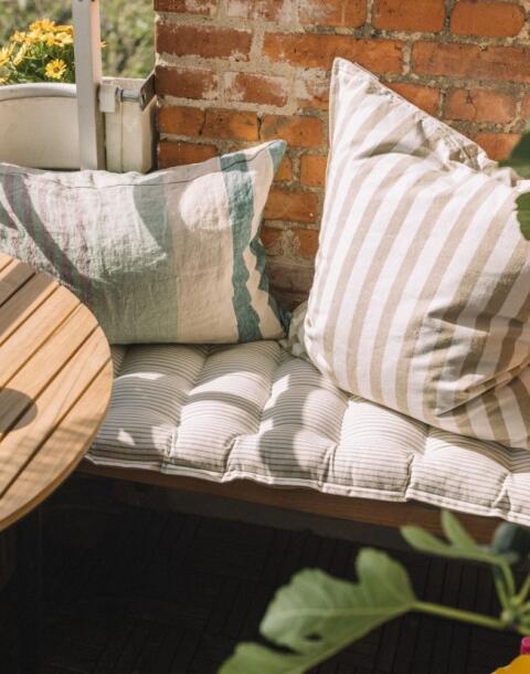 Iskoristite ovu priliku u JYSK-u da ubacite klupu za balkon jer će vam sačuvati prostor i budžet