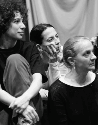 Otvaramo crnu kutiju porodičnih obrazaca: Sa proba razgovarali smo s glumicama koje nose 'Preobrazbu'