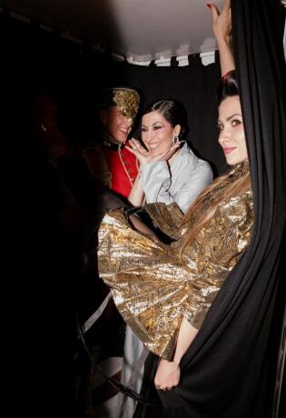 Prelistajte galeriju outfita gostiju: Bonjour x Via Media Gala donosi temu koja nema pravila