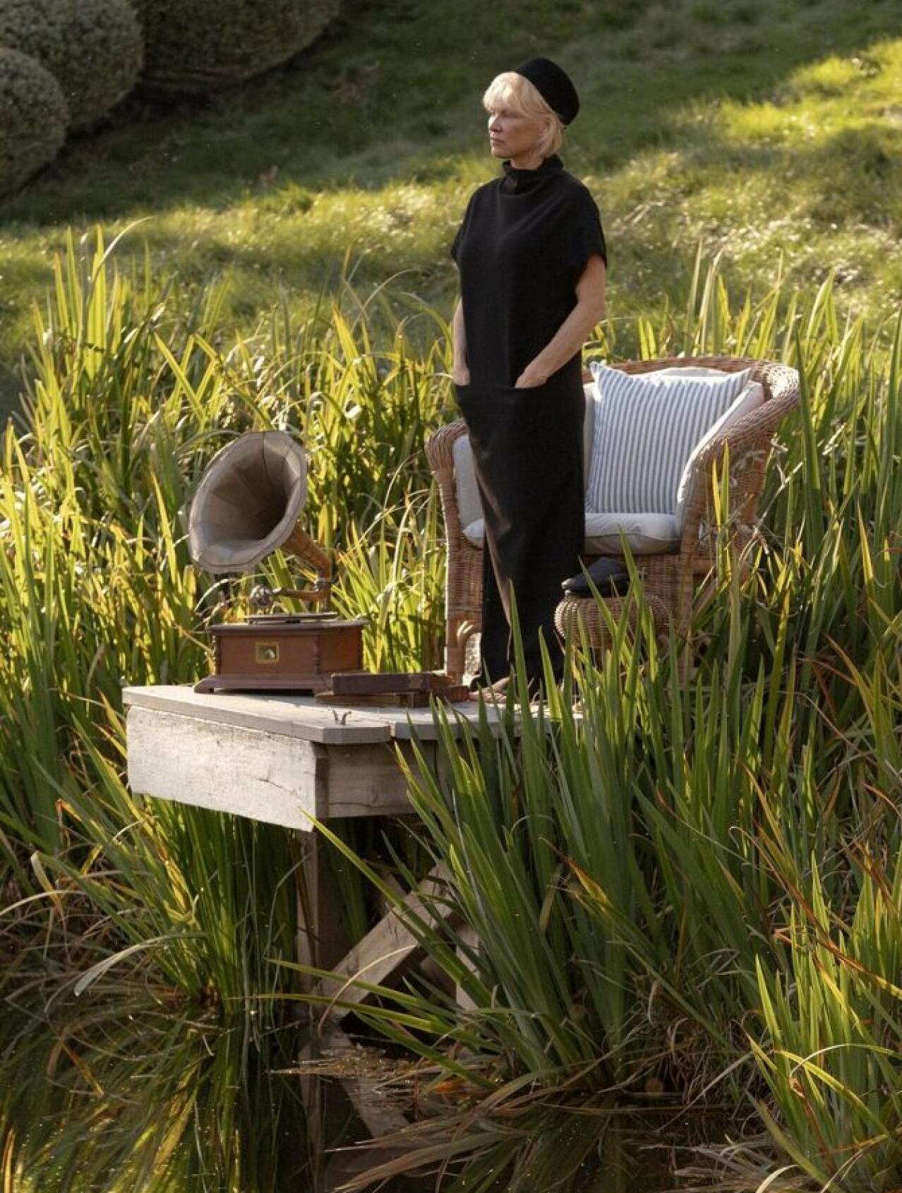 Pamela Anderson ušla u svijet namještaja sa ratan kolekcijom: Evo zašto dizajn scena nije oduševljena