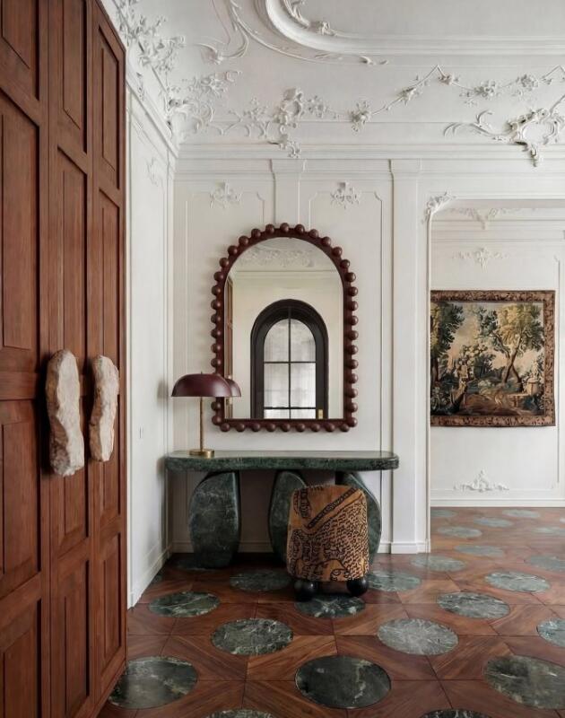 Ogledalo u valovitom okviru koje djeluje kao art komad smo pronašli u JYSK-u za odličnu cijenu