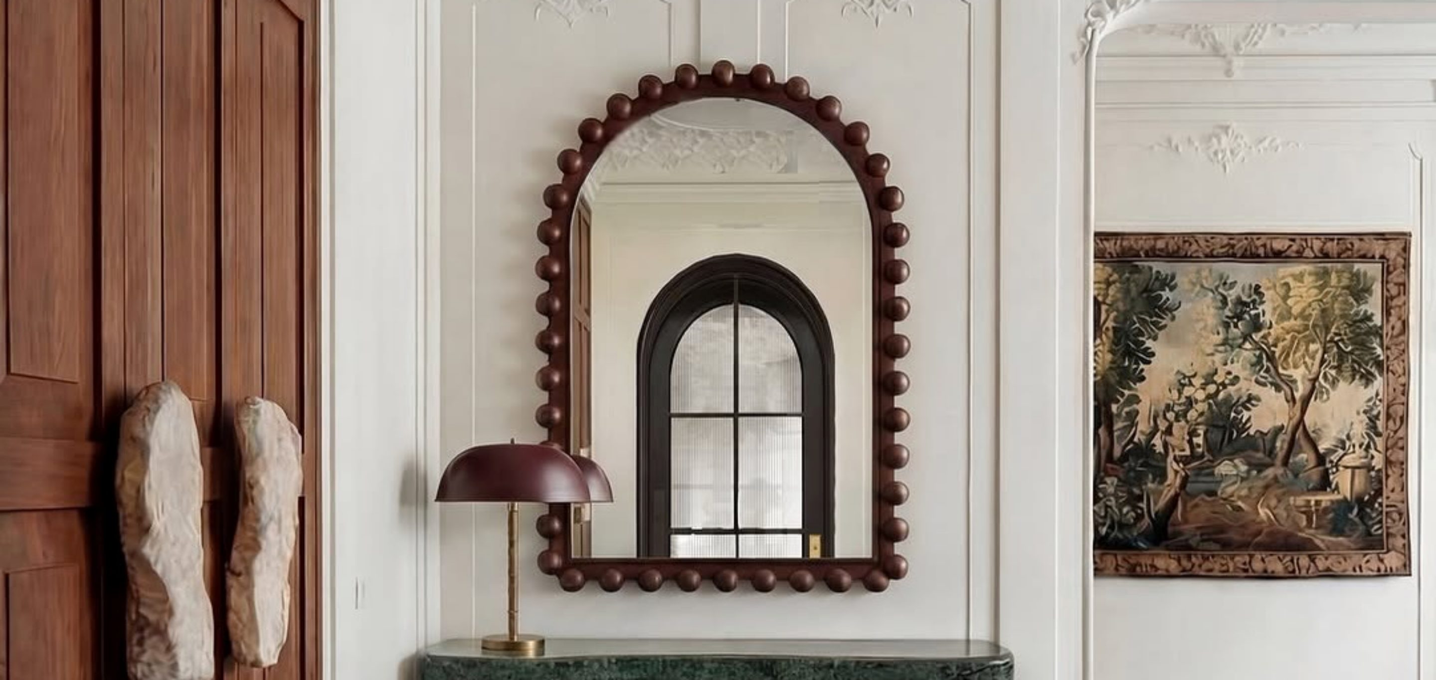 Ogledalo u valovitom okviru koje djeluje kao art komad smo pronašli u JYSK-u za odličnu cijenu