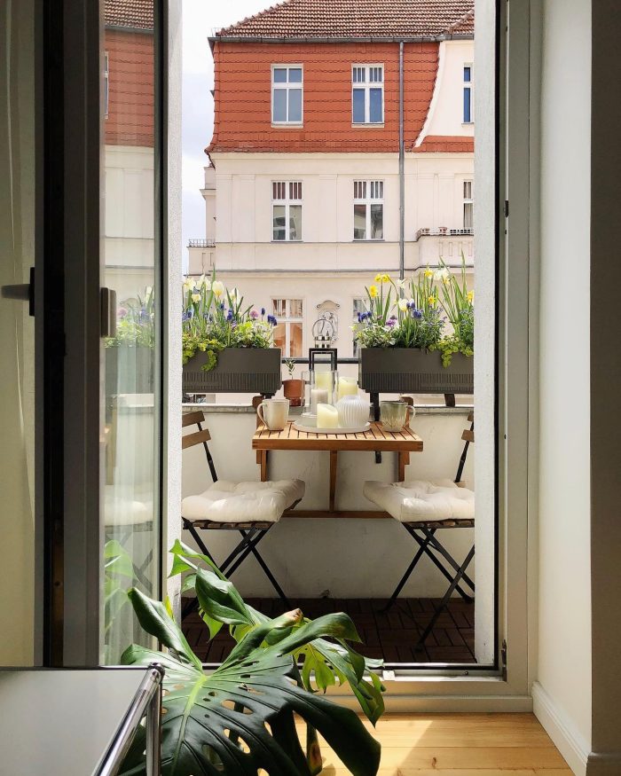 U IKEA kolekciji za balkone pronašli smo stolić koji ne krade pod i oslobađa vam prostor