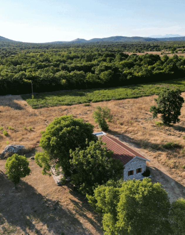 Ako ovog ljeta tražite mir: Kamena kuća u Hercegovini dolazi s 60.000 m² prostora za reset