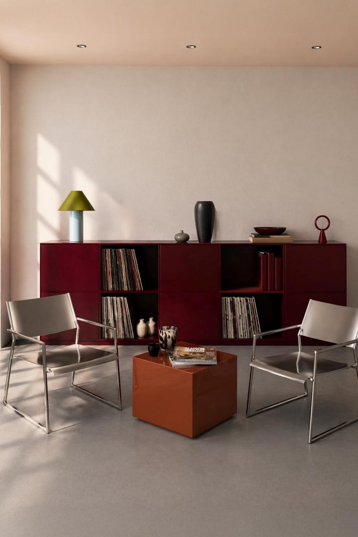 Poznata IKEA polica dobila je čokoladno bordo verziju zbog koje izgleda mnogo skuplje