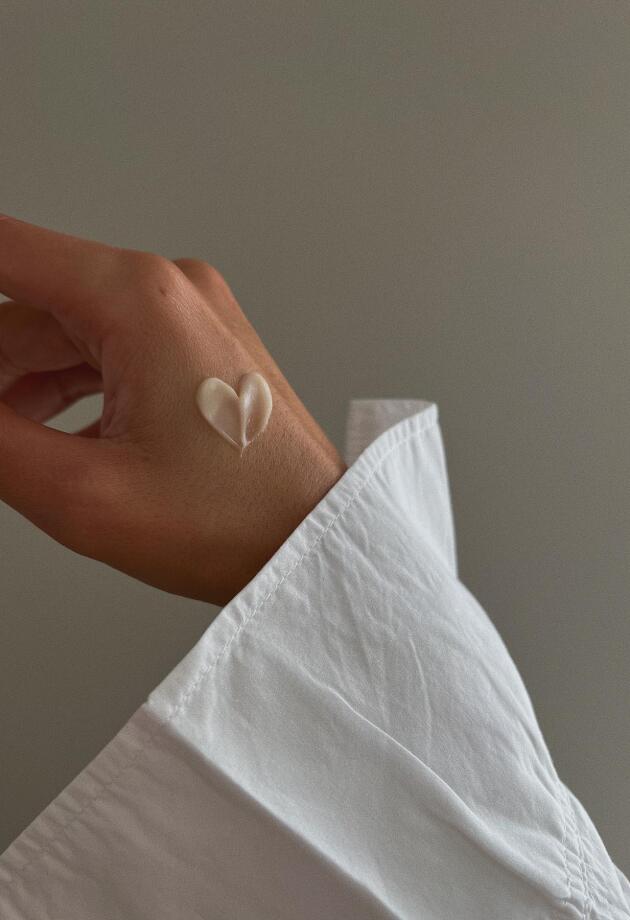 Ako tražiš kremu za ruke koja je hidratantna, ali nemasna, ove dvije iz dm-a mogu biti rješenje.