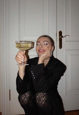 Bonjour Edit: 9. dan je dokaz da se sa šljokicama možemo igrati i bez posebne prilike