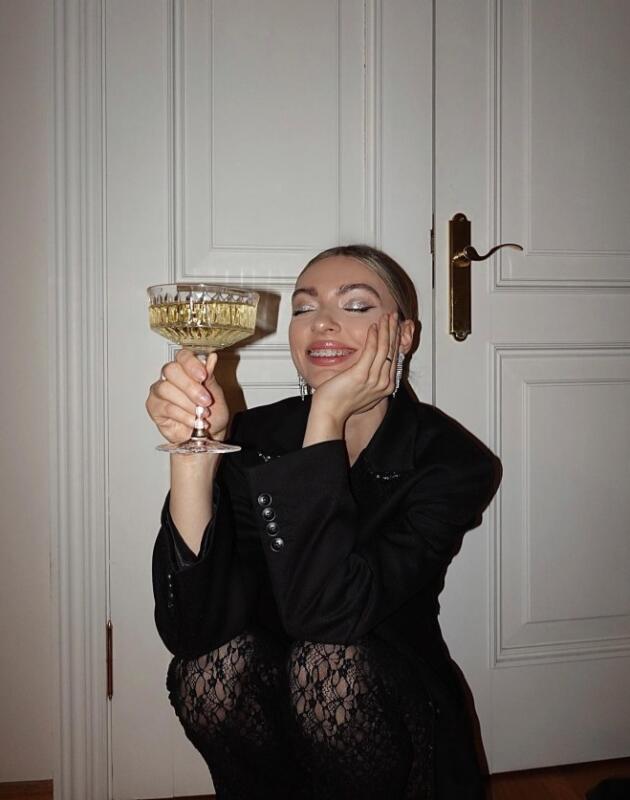 Bonjour Edit: 9. dan je dokaz da se sa šljokicama možemo igrati i bez posebne prilike