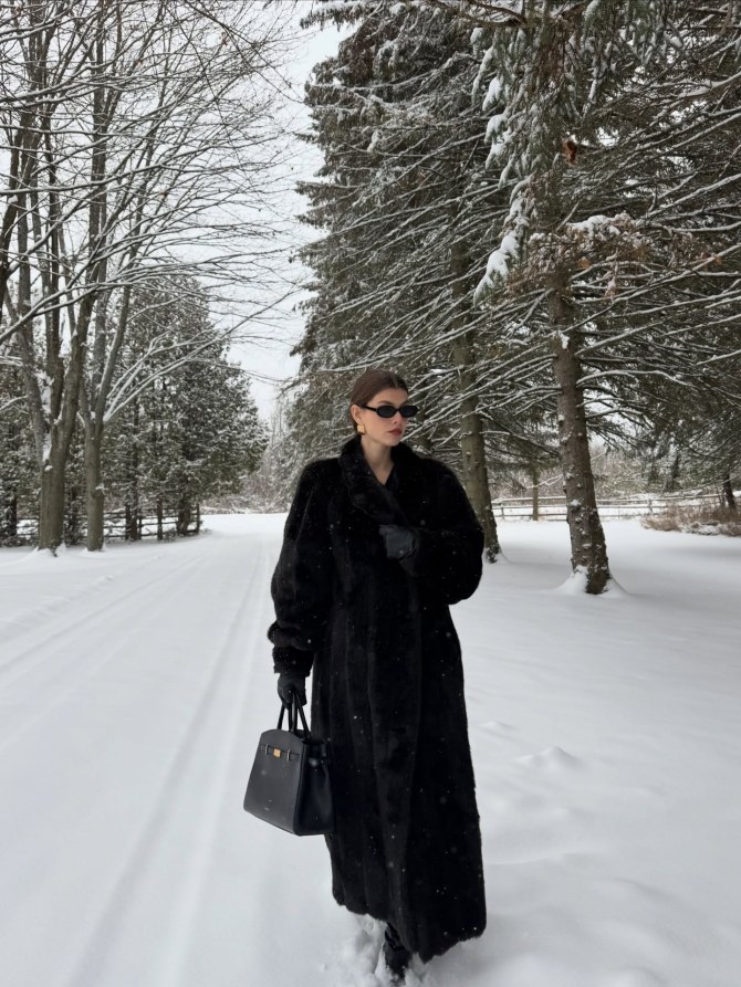 Kad zima stvarno pokaže zube, duge bunde postaju rješenje: Izdvajamo modele vrijedne pažnje.