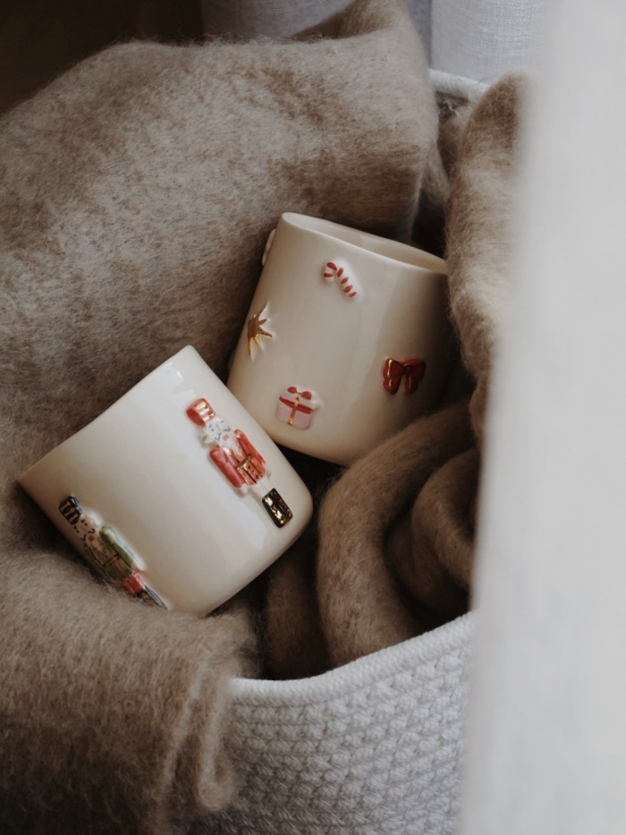 Ovaj brend iz Fojnice ima najslađe praznične šoljice i tanjire. Have to have it.