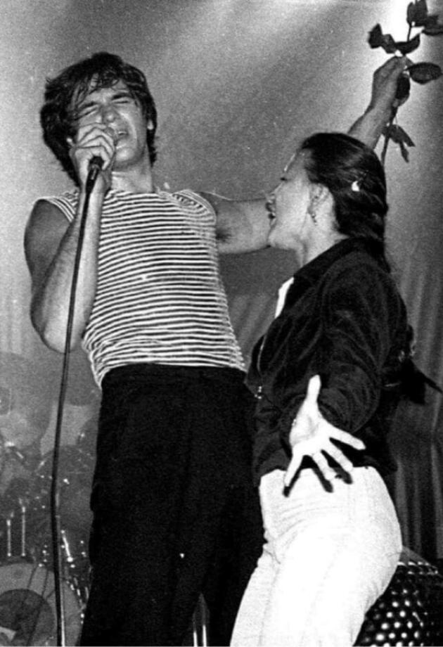 Zašto je bio i ostao frajer! Prepoznajete li ovog domaćeg pjevača po kombinacijama iz 70-ih?