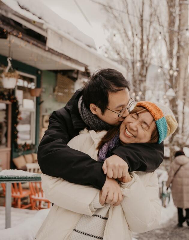 Dok se mi žalimo na hladnoću u Sarajevu, ovaj par iz Hong Konga prvi put je doživio snijeg