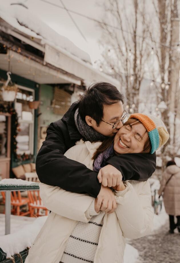 Dok se mi žalimo na hladnoću u Sarajevu, ovaj par iz Hong Konga prvi put je doživio snijeg