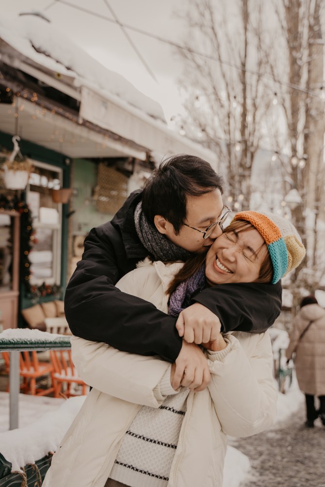 Dok se mi žalimo na hladnoću u Sarajevu, ovaj par iz Hong Konga prvi put je doživio snijeg