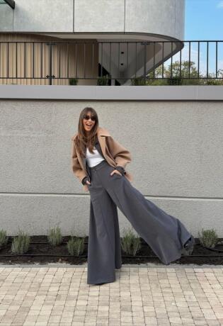 Sive hlače koje funkcionišu u svim kombinacijama, sada su povoljnija shopping opcija.