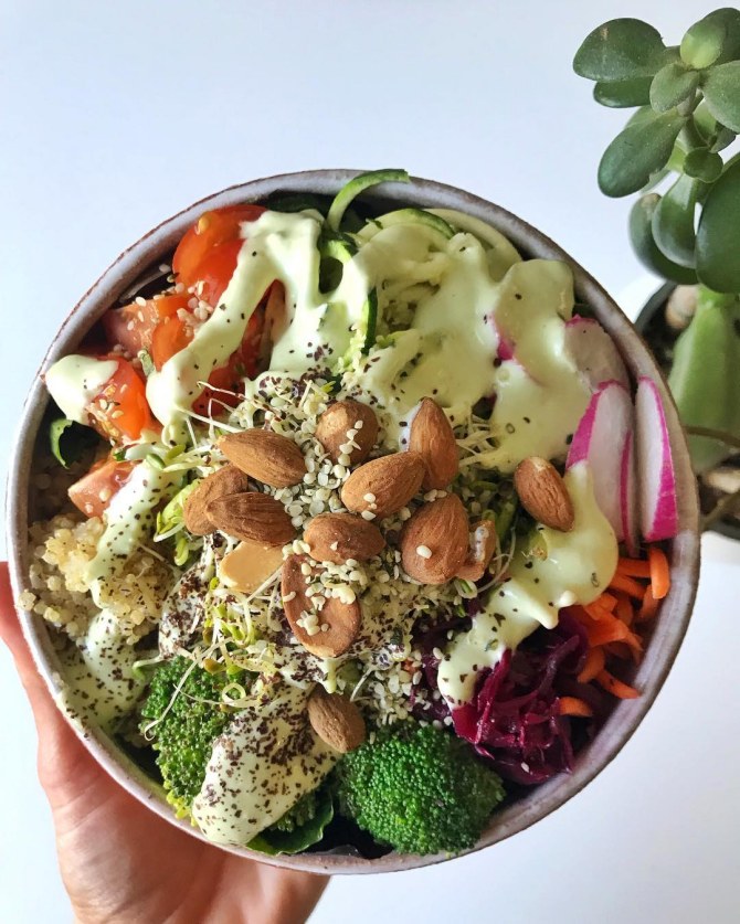 Botox bez igle? Može, jer donosimo recept za viralnu salatu koja je postala ozbiljan beauty ritual.