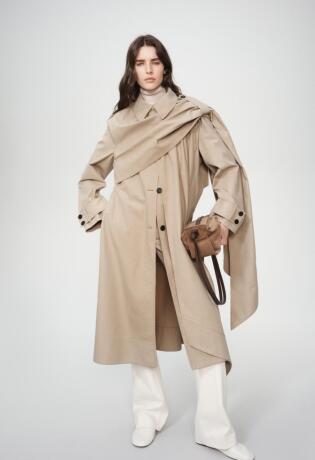 ZARA baloner koji izgleda drugačije od svega što smo vidjeli: Šal definitivno mijenja cijeli look