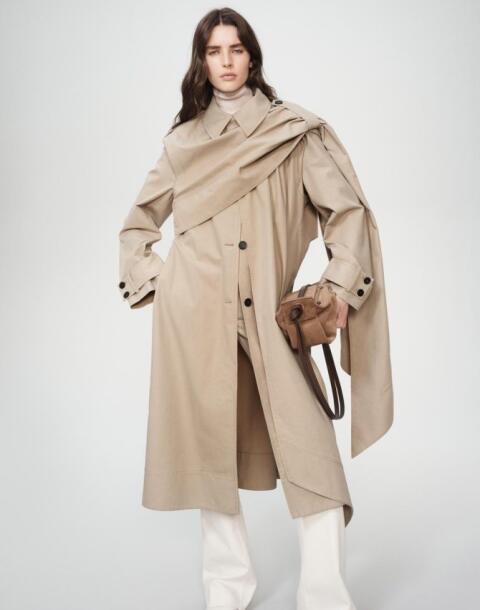 ZARA baloner koji izgleda drugačije od svega što smo vidjeli: Šal definitivno mijenja cijeli look