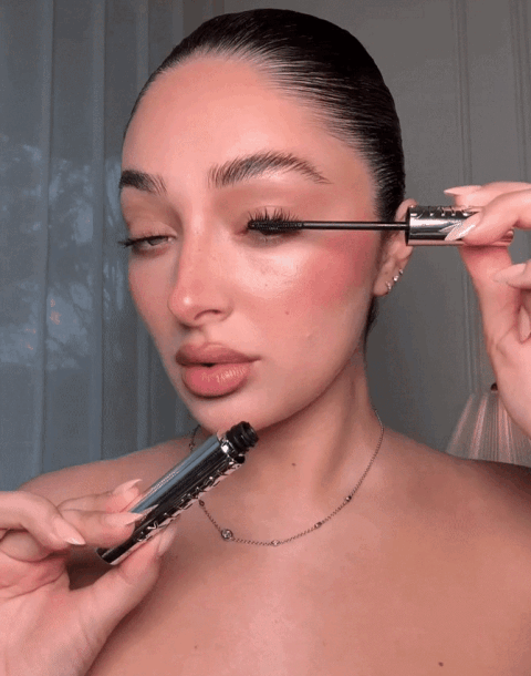 Maskara ispod 20 KM koja daje efekat produženih trepavica zaludila je TikTok