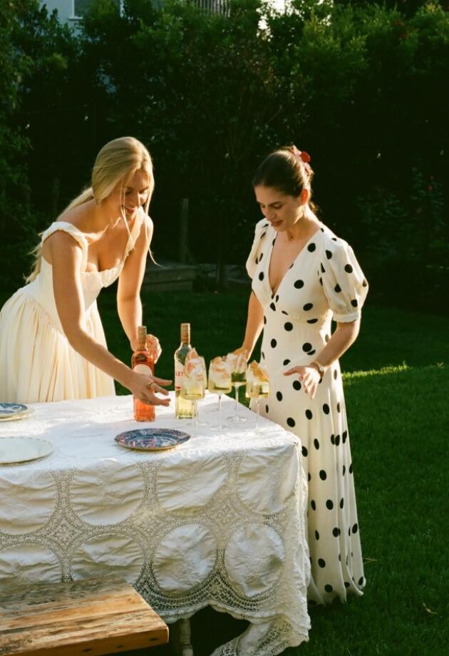 Stolovi koji izgledaju kao iz italijanskog filma: Evo kako ih rekreirati kod kuće