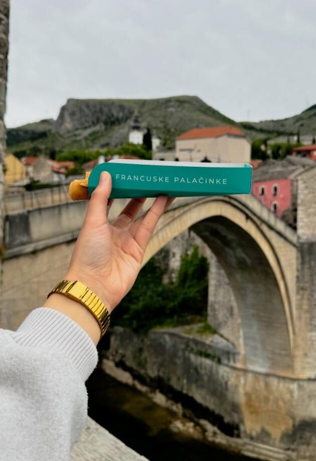 Na 2 minute šetnje od Starog mosta pronašli smo francuske palačinke gotove za 30 sekundi