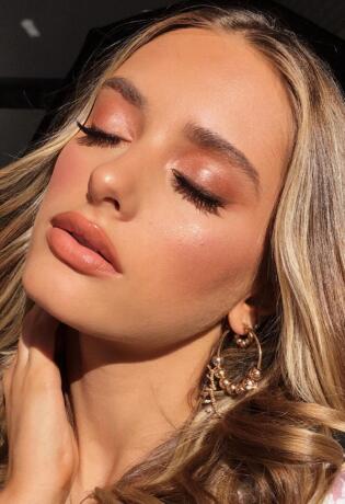 Beauty report: Kako boju breskve nositi na usnama, obrazima i kapcima?