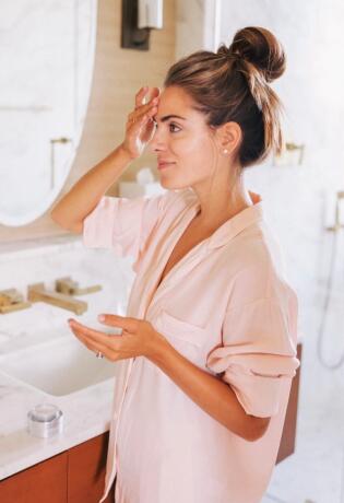 Dvostruko čišćenje lica je beauty trik kojeg vole mnoge poznate dame, a mi imamo detaljan vodič za cijeli postupak
