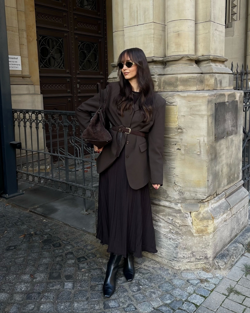 Zašto su suknja i blejzer najmoćniji duo ove sezone? Otkrijte sada!