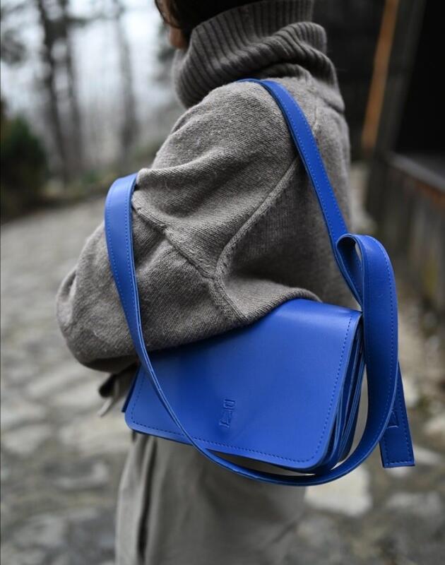 Bonjour.Fashion crush mjeseca: Nova torba Irme Kohel u vibrantnoj INK boji